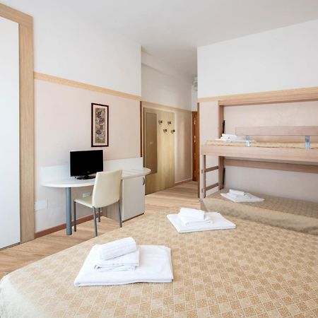 Hotel Continental ミラノ・マリッティマ エクステリア 写真