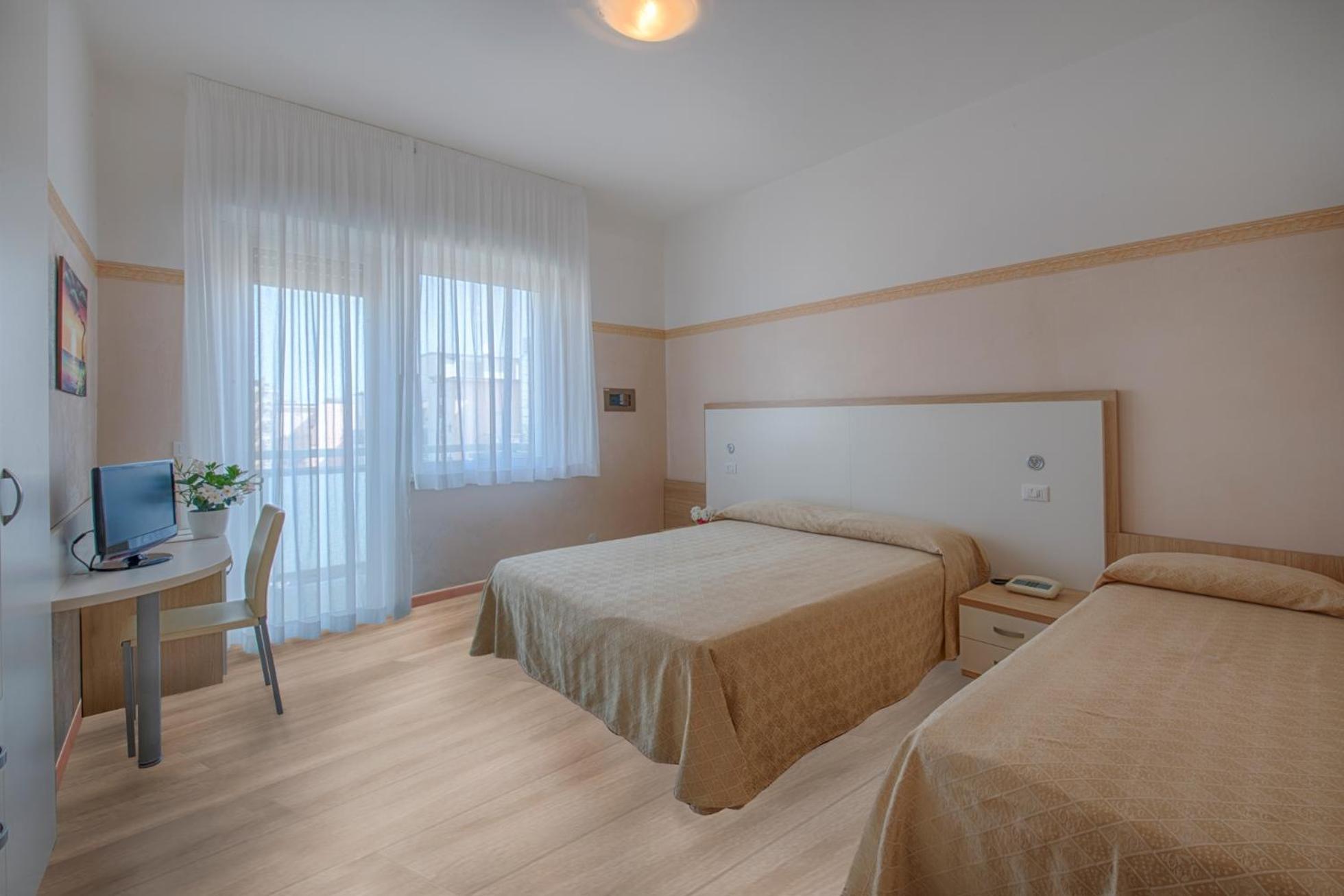 Hotel Continental ミラノ・マリッティマ エクステリア 写真